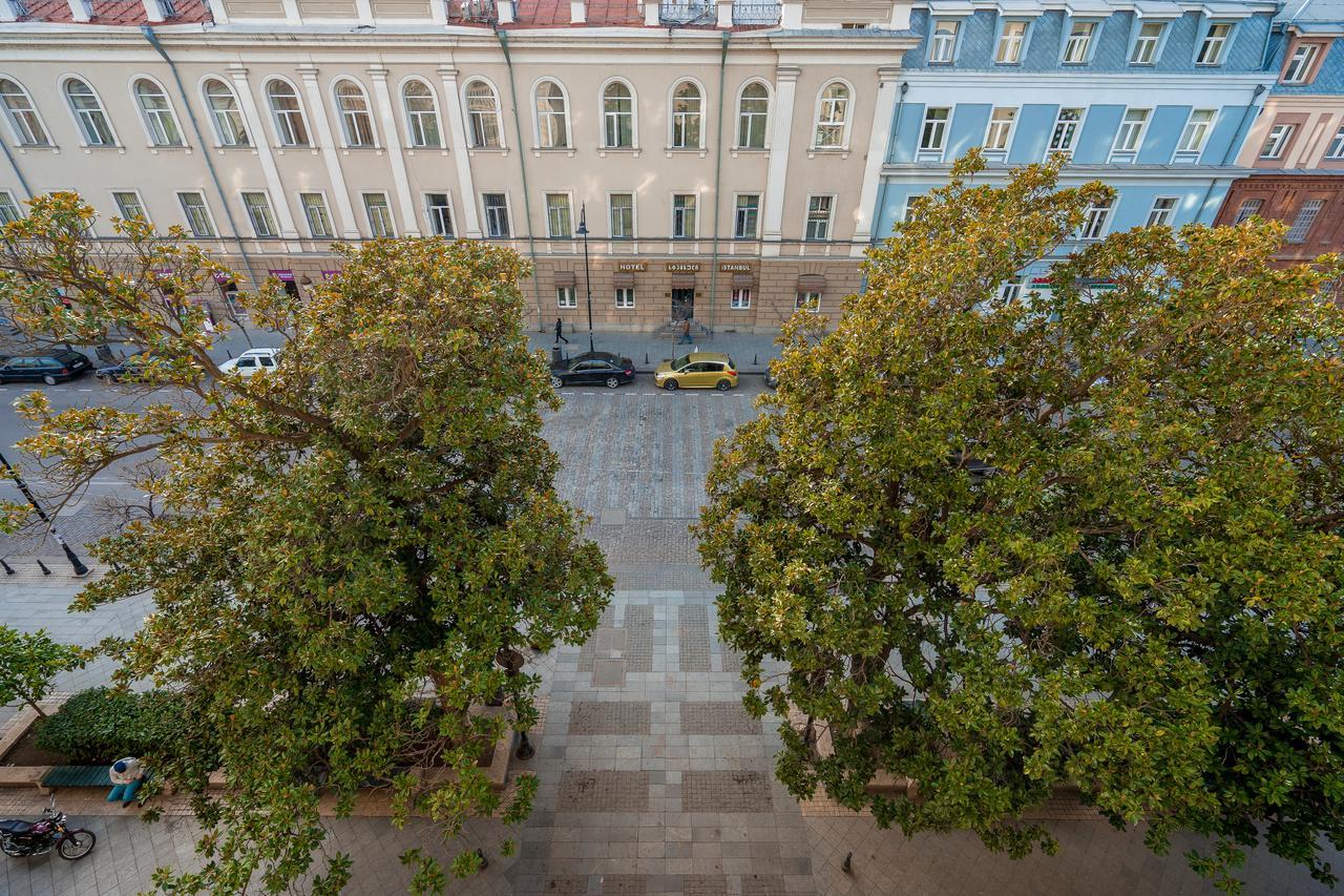 Luxury Apartments On Central Avenue Tbilisi Exterior photo